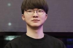 LOL比赛暂停长达3小(xiǎo)时，选手打开直播(bō)看比赛，被官方(fāng)禁赛处罚