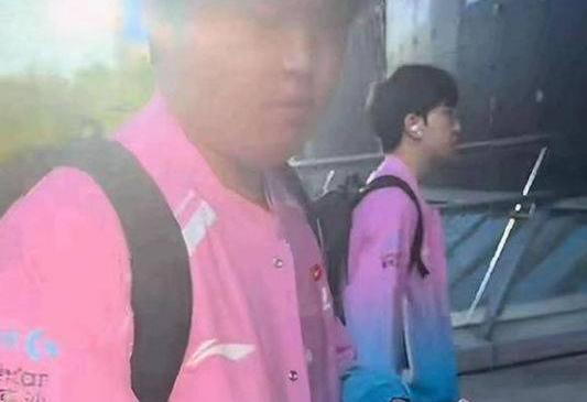 BLG選(xuǎn)手Bin线下(xià)遭(zāo)嘲讽，LPL季後(hòu)賽(sài)即将开打